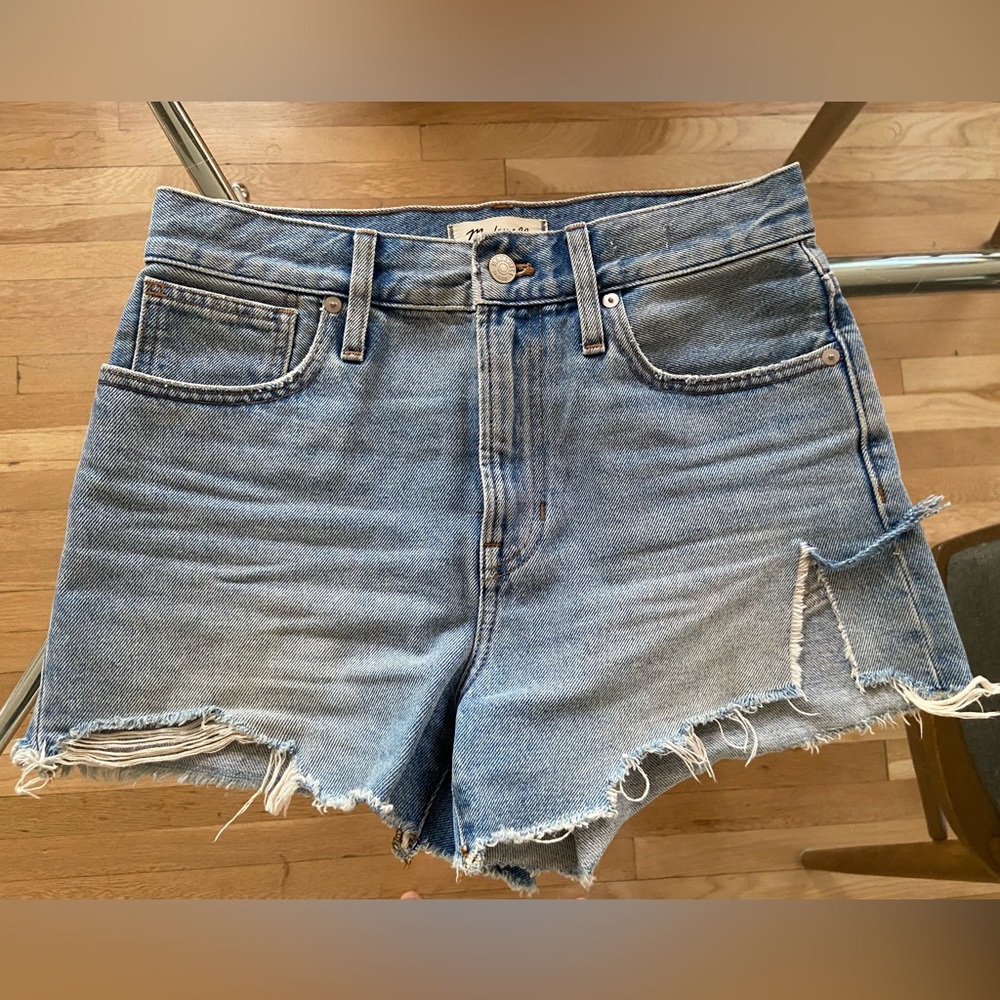 Madewell The Perfect Jean Short. Size 26.
